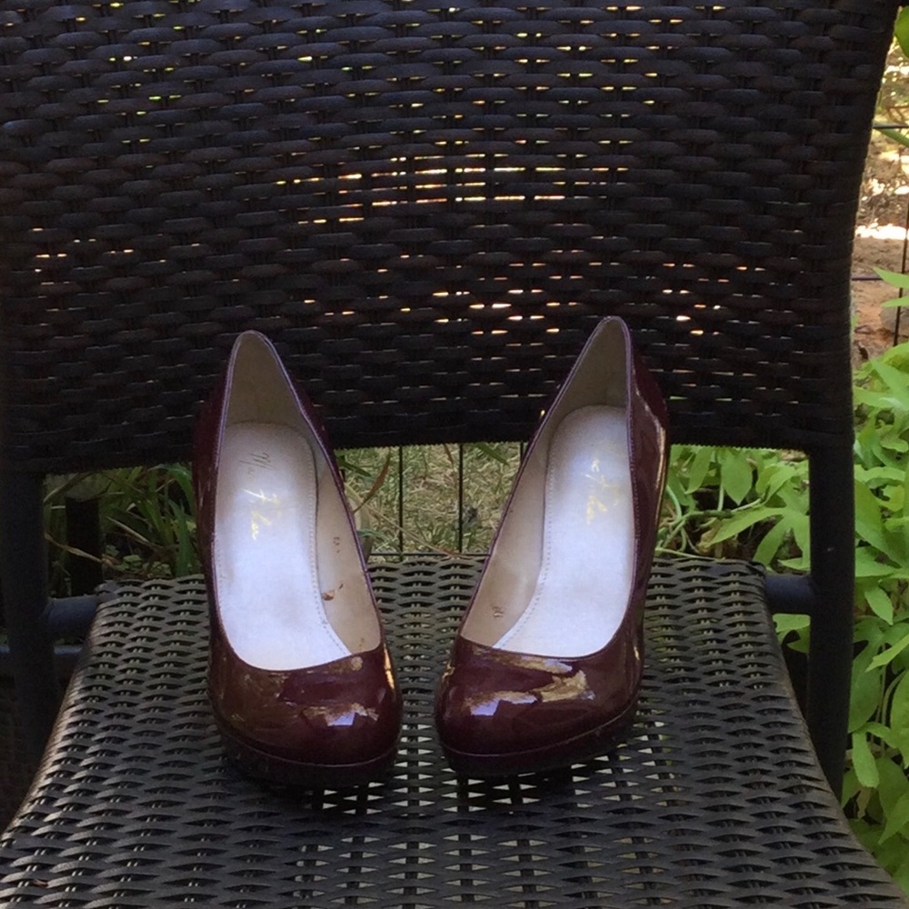 NEW Mark Fisher! Gorgeous jewel-toned maroon platform pumps.